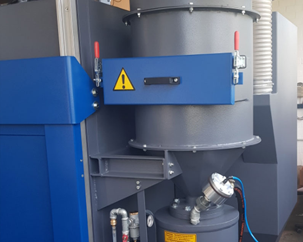 Druckstrahlkabine DSK Kompakt mit Absaugung und Strahltechnik im Detail