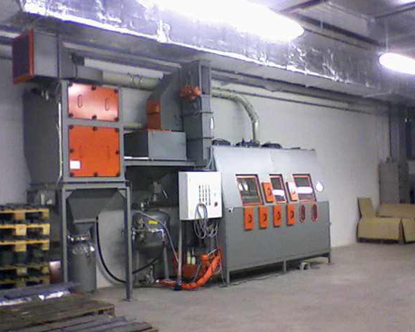 fritz_maschinen_druckstrahlkabinen_strahlanlage_fuer_langteile_600x480 Strahlanlage für Langteile erweiterbar zur automatisierten Achs- und Rohrstrahlanlage