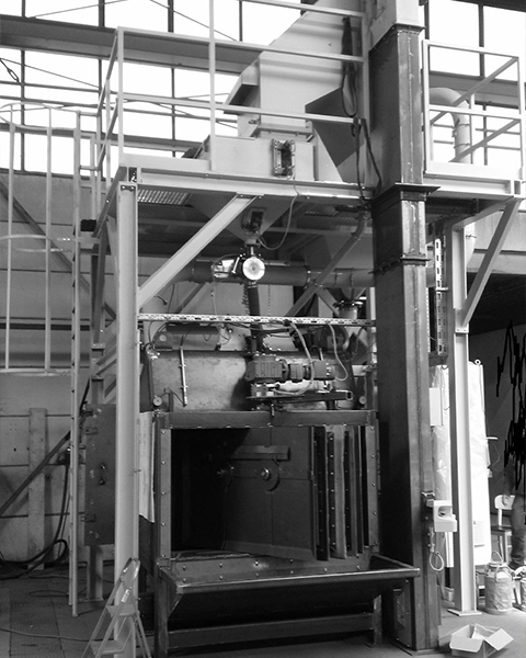 fritz_maschinen_schleuderrad_drehtueranlagen_strahlmittelaufbereitung_becherwerk_480x600 Schleuderrad-Drehtürstrahlanlage von Fritz Maschinen mit Strahlmittelaufbereitung und Becherwerk